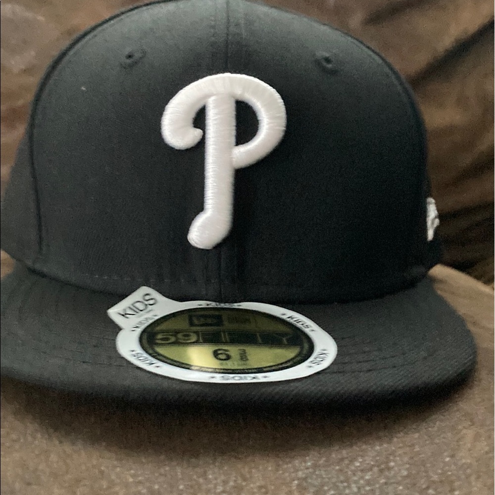 White and black phillies new era hat 6 3/8